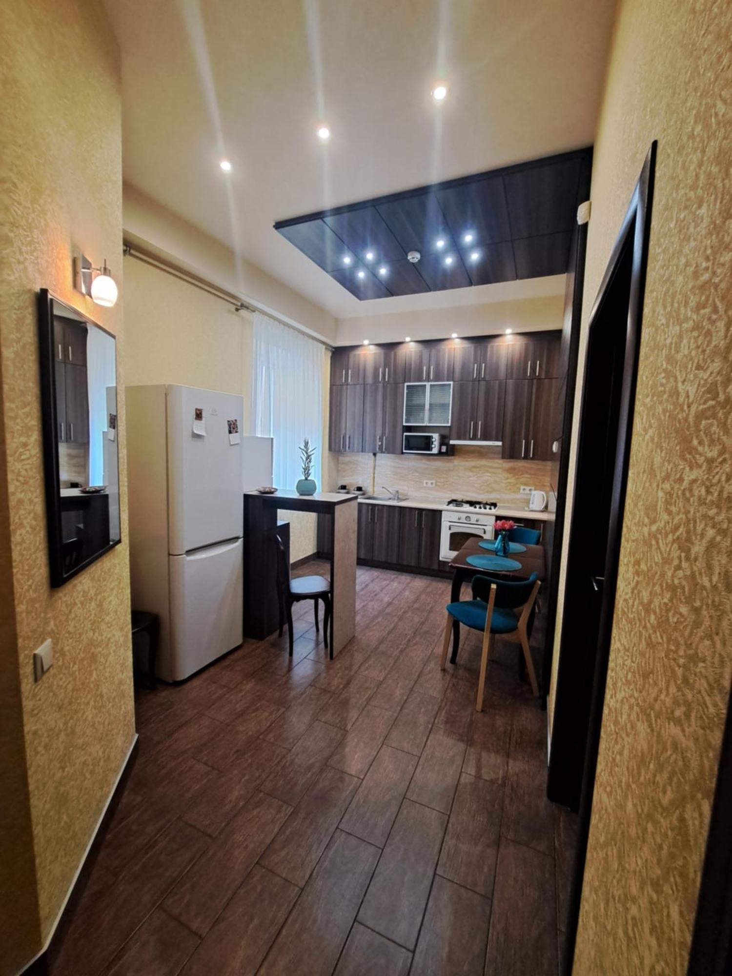 Двокімнатна Квартира У Центрі Міста Львів З Двориком Habitación foto